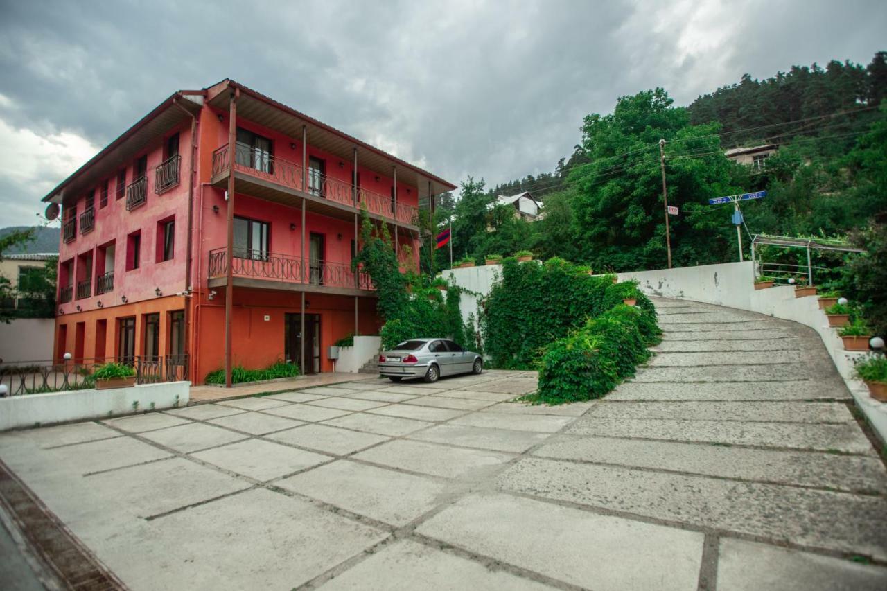 Ariana Family Hotel Dilidzjan Buitenkant foto