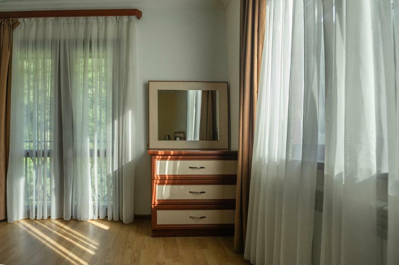 Ariana Family Hotel Dilidzjan Buitenkant foto