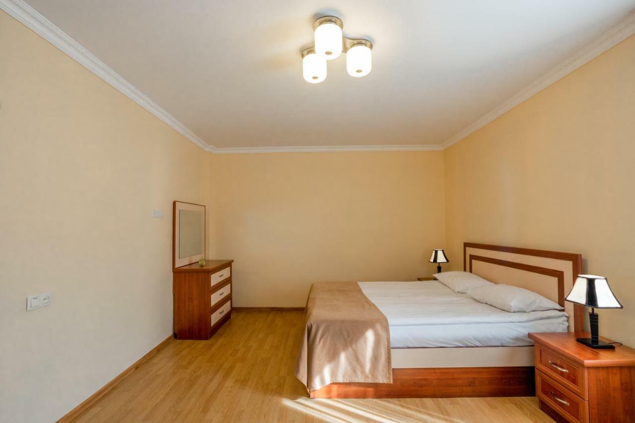 Ariana Family Hotel Dilidzjan Buitenkant foto