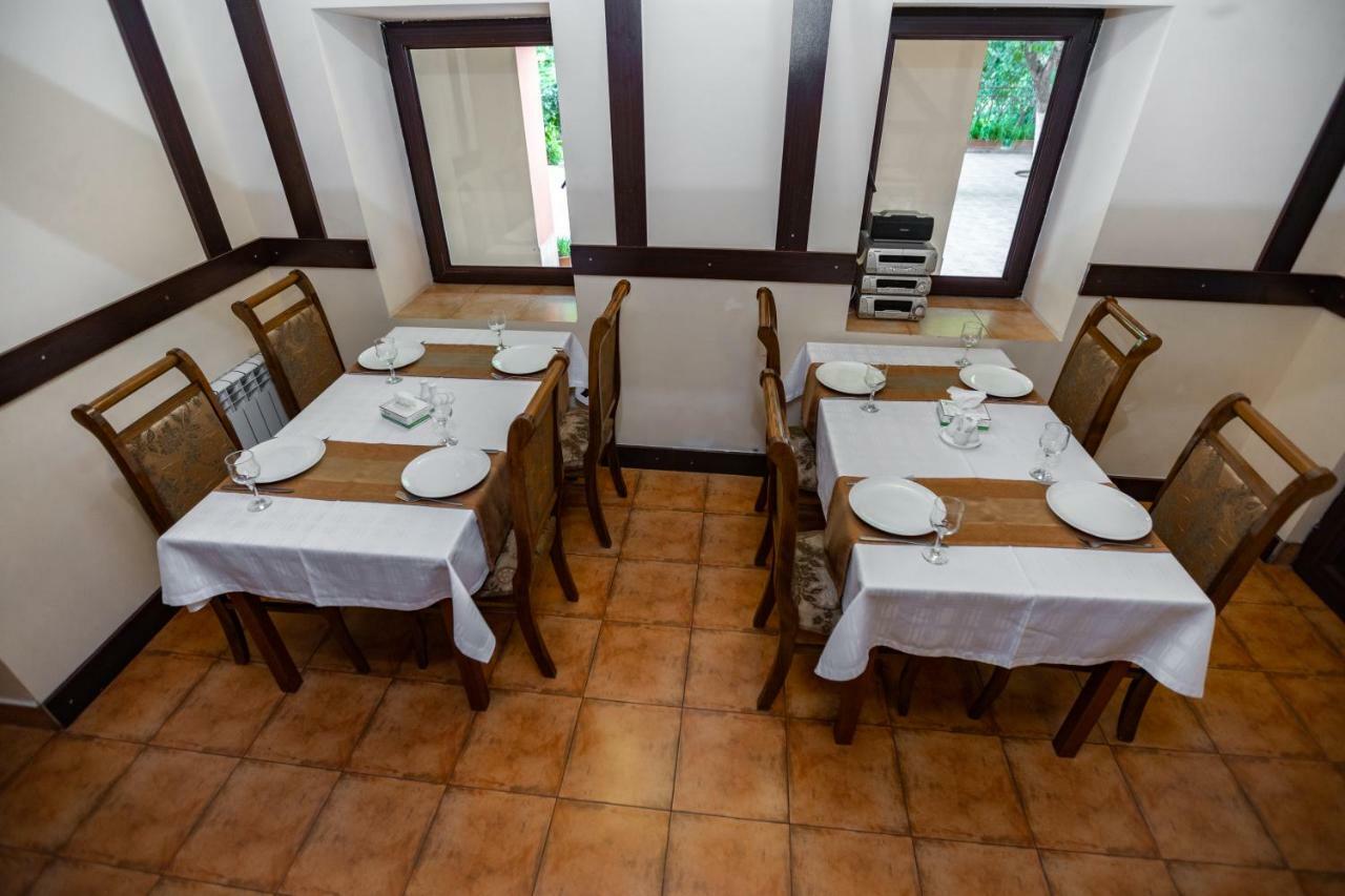 Ariana Family Hotel Dilidzjan Buitenkant foto