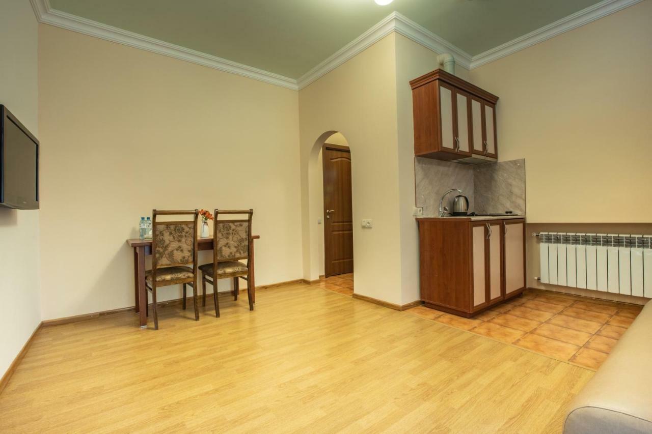 Ariana Family Hotel Dilidzjan Buitenkant foto
